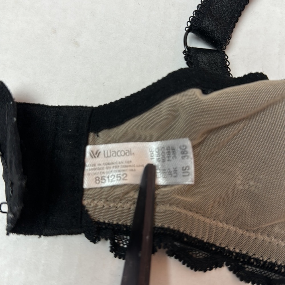 Wacoal black lace bra with adjustable straps - Picture 3 of 8